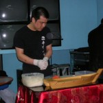 Performance di sushi acrobatico durante la presentazione